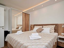 Exclusive Okrug Gornji Apartment With Shared Pool