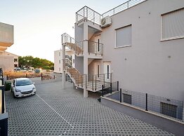 Exclusive Okrug Gornji Apartment With Shared Pool