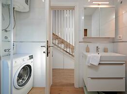 Exclusive Okrug Gornji Apartment With Shared Pool