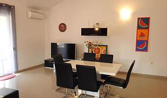 Expansive Ciovo Apartment With Sea-views, Balcony and Outdoor Dining