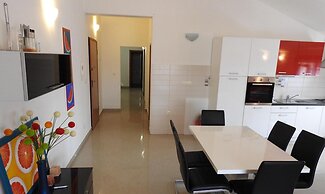 Expansive Ciovo Apartment With Sea-views, Balcony and Outdoor Dining