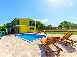 Tranquil Oasis Holiday Home Primorski Dolac With Pool