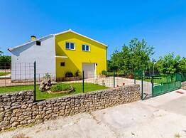 Tranquil Oasis Holiday Home Primorski Dolac With Pool