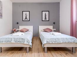 Tranquil Oasis Holiday Home Primorski Dolac With Pool