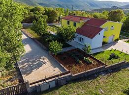 Tranquil Oasis Holiday Home Primorski Dolac With Pool