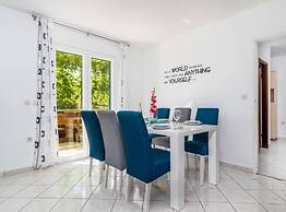 Tranquil Oasis Holiday Home Primorski Dolac With Pool