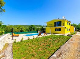 Tranquil Oasis Holiday Home Primorski Dolac With Pool