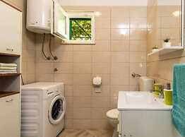 Tranquil Oasis Holiday Home Primorski Dolac With Pool