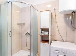 Tranquil Oasis Holiday Home Primorski Dolac With Pool