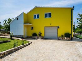 Tranquil Oasis Holiday Home Primorski Dolac With Pool