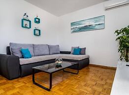 Tranquil Oasis Holiday Home Primorski Dolac With Pool