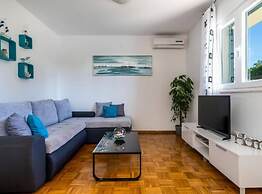 Tranquil Oasis Holiday Home Primorski Dolac With Pool