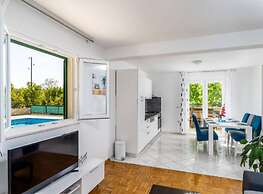 Tranquil Oasis Holiday Home Primorski Dolac With Pool