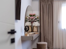 Luminous Infinity Villa With Pool and Gym