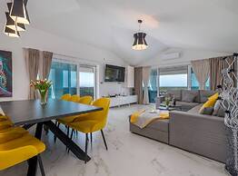 Luminous Infinity Villa With Pool and Gym