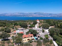 Peaceful Island Haven With Pool, BBQ & Games Area