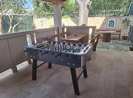 Peaceful Island Haven With Pool, BBQ & Games Area