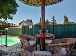 Peaceful Island Haven With Pool, BBQ & Games Area