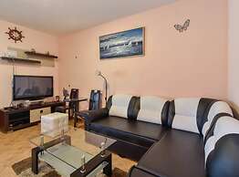 Peaceful Island Haven With Pool, BBQ & Games Area