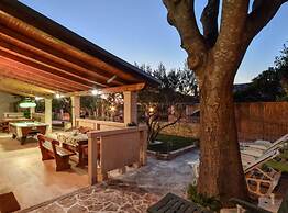 Peaceful Island Haven With Pool, BBQ & Games Area