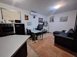 Peaceful Island Haven With Pool, BBQ & Games Area