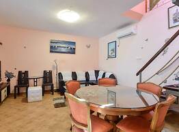 Peaceful Island Haven With Pool, BBQ & Games Area