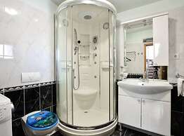 Peaceful Island Haven With Pool, BBQ & Games Area