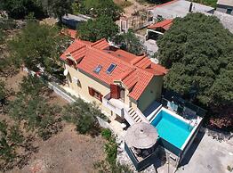 Peaceful Island Haven With Pool, BBQ & Games Area