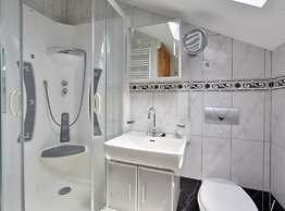 Peaceful Island Haven With Pool, BBQ & Games Area