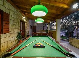 Peaceful Island Haven With Pool, BBQ & Games Area