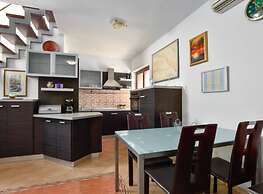 Peaceful Island Haven With Pool, BBQ & Games Area