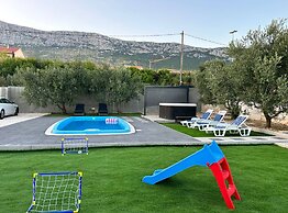 Bright and Tranquil Holiday Home With Pool