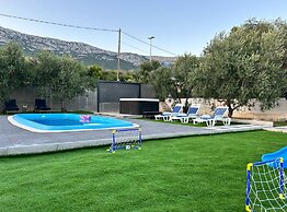 Bright and Tranquil Holiday Home With Pool