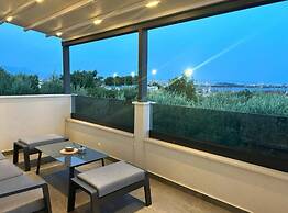 Bright and Tranquil Holiday Home With Pool