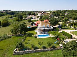 Exquisite Secluded Villa With Pool