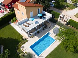 Exquisite Secluded Villa With Pool