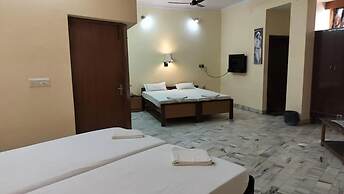 Sarnath Motel And Resort