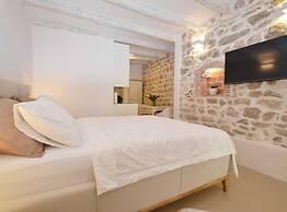Chic and Stylish Old Town Rovinj Apartment