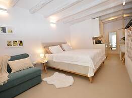 Chic and Stylish Old Town Rovinj Apartment