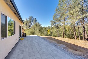 5 Mi to Shasta Lake: Newly Built Home w/ Backyard!