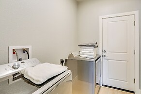 5 Mi to Shasta Lake: Newly Built Home w/ Backyard!