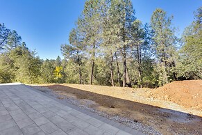 5 Mi to Shasta Lake: Newly Built Home w/ Backyard!