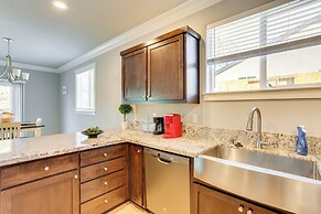 5 Mi to Shasta Lake: Newly Built Home w/ Backyard!