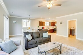 5 Mi to Shasta Lake: Newly Built Home w/ Backyard!