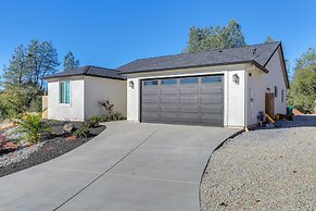 5 Mi to Shasta Lake: Newly Built Home w/ Backyard!