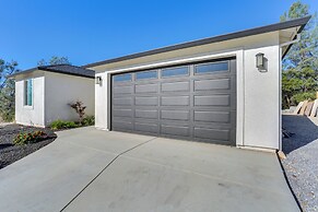 5 Mi to Shasta Lake: Newly Built Home w/ Backyard!
