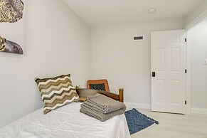 Near Top Attractions: Deck Dining at Severn Home!