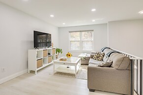 Near Top Attractions: Deck Dining at Severn Home!