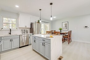 Near Top Attractions: Deck Dining at Severn Home!