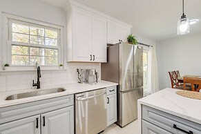 Near Top Attractions: Deck Dining at Severn Home!